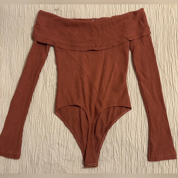 NEW FREE PEOPLE - Autumn Cozy Off Shoulder Bodysuit with Light Waffle Knit - Picture 4 of 7